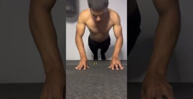 Ejercicios complementarios que potencian tu beneficios de entrenar con saco de boxeo en casa