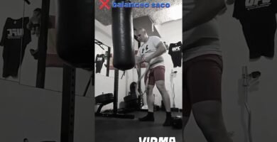 ¿Es seguro evitar que el saco de boxeo se mueva demasiado en departamentos o espacios pequeños?